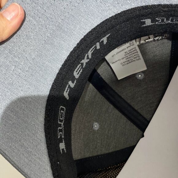 Caterpillar CAT Men's Flexfit Embroidered Mesh Back Trademark Trucker Cap NWT - Picture 9 of 9